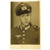 Foto del Schütze de la Wehrmacht del 462º Regimiento de Infantería en uniforme de desfile completo.